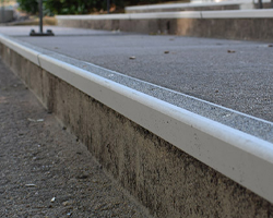 Escaliers glissants : solutions antidérapantes pour l'extérieur